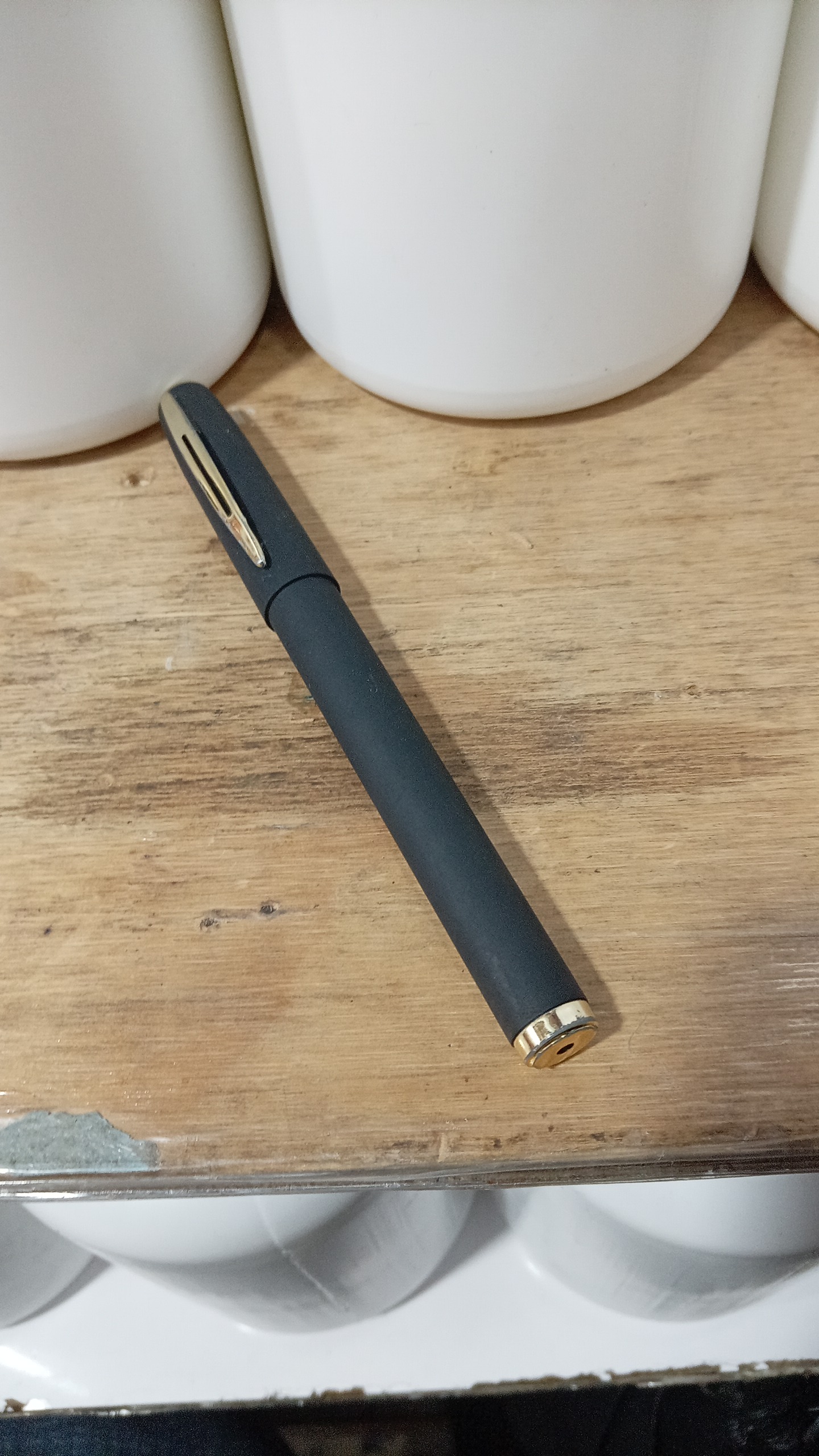 PLUMA REFINE DE GEL 1.0 MM EN TINTA AZUL O EN TINTA NEGRA